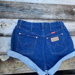 HIGH WAISTED WRANGLER CUT OFF SHORTS